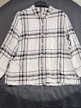 Liz Claiborne White & Black Plaid Button-Down Shirt